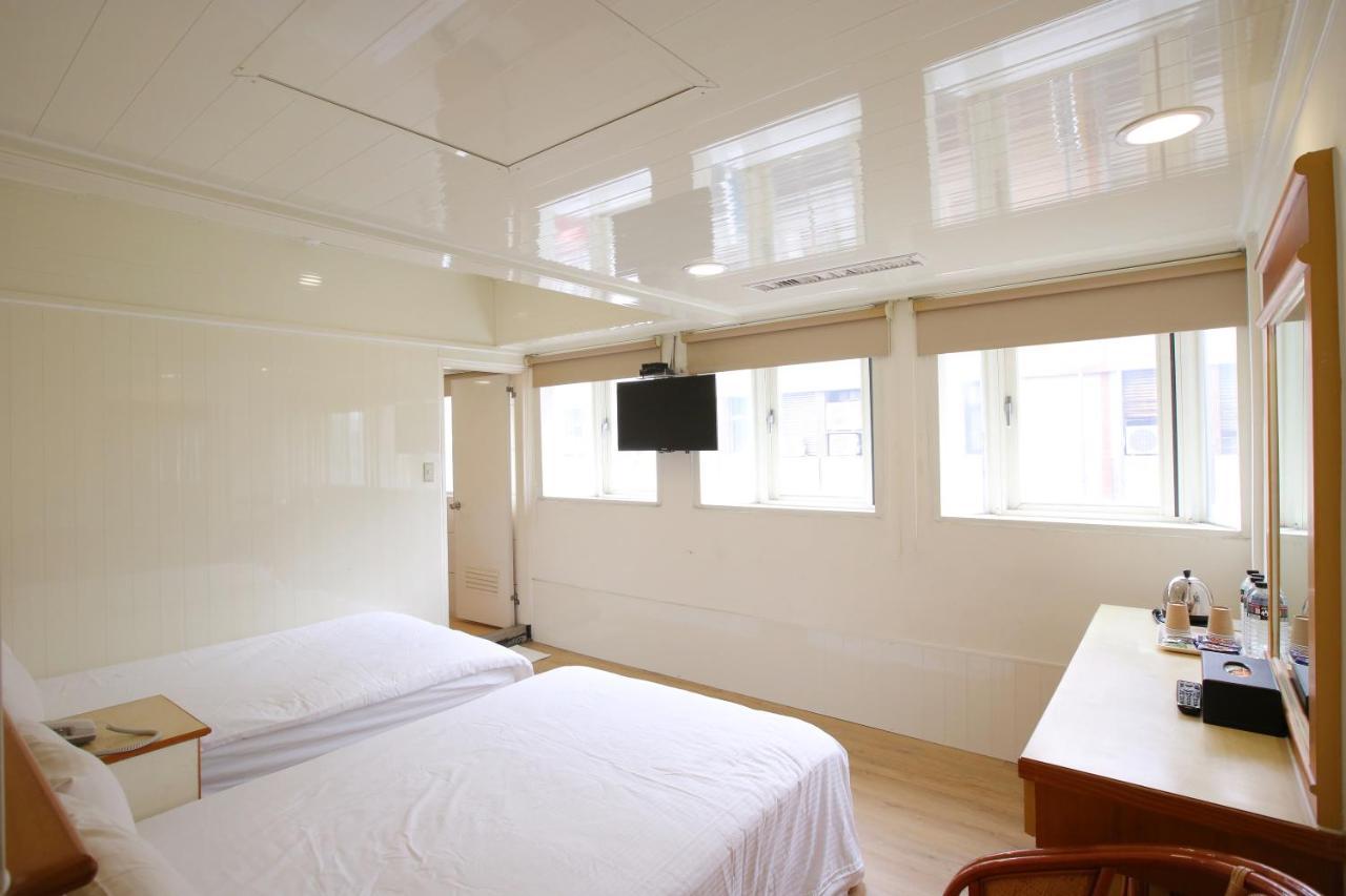 Lion Hotel Лодун Экстерьер фото